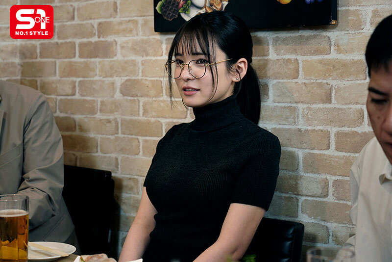 Em nhân viên mới xinh đẹp là một con điếm dâm đãng khi say Hiyori Nozaka